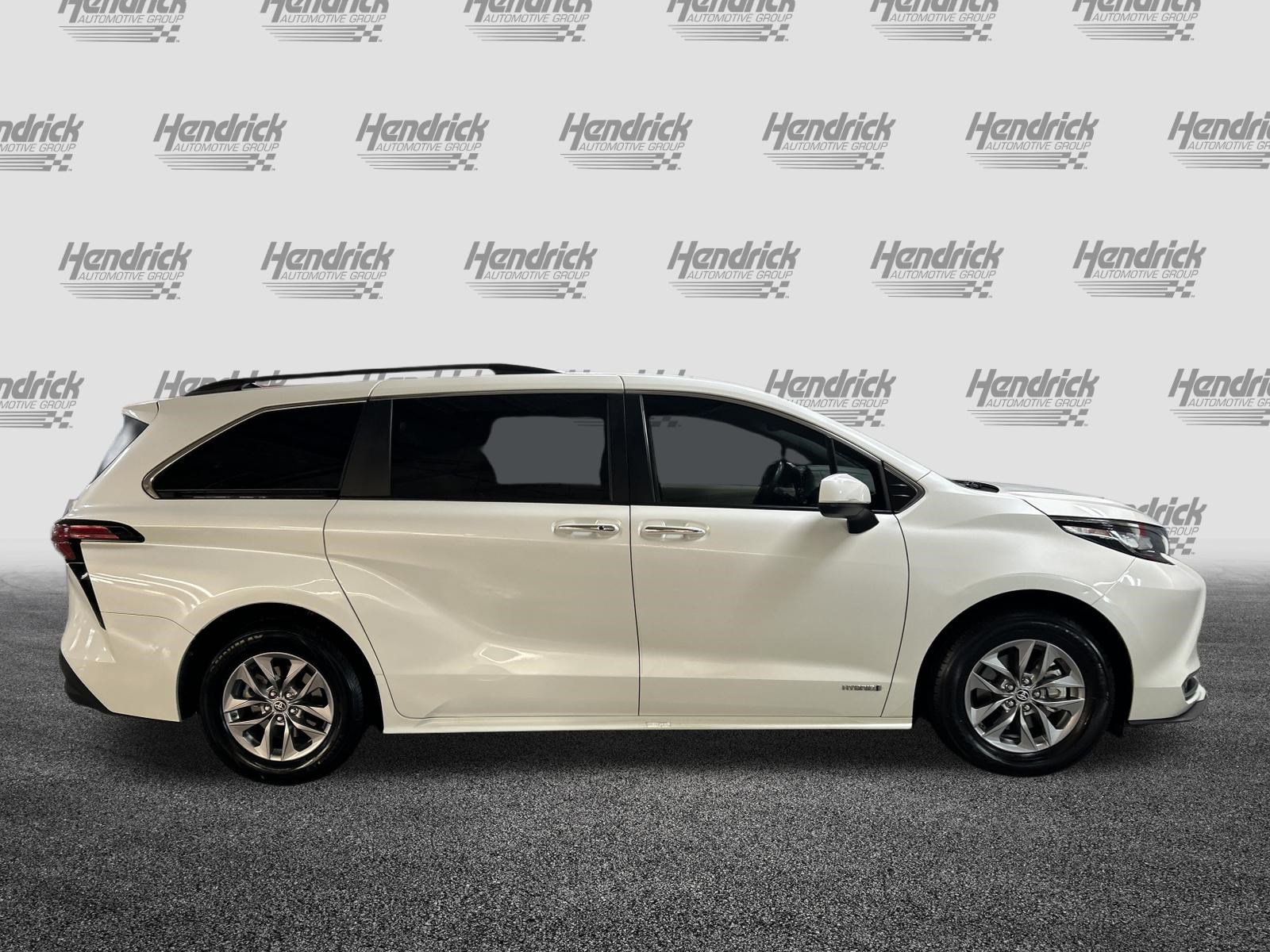 Used 2021 Toyota Sienna XLE FWD image 11