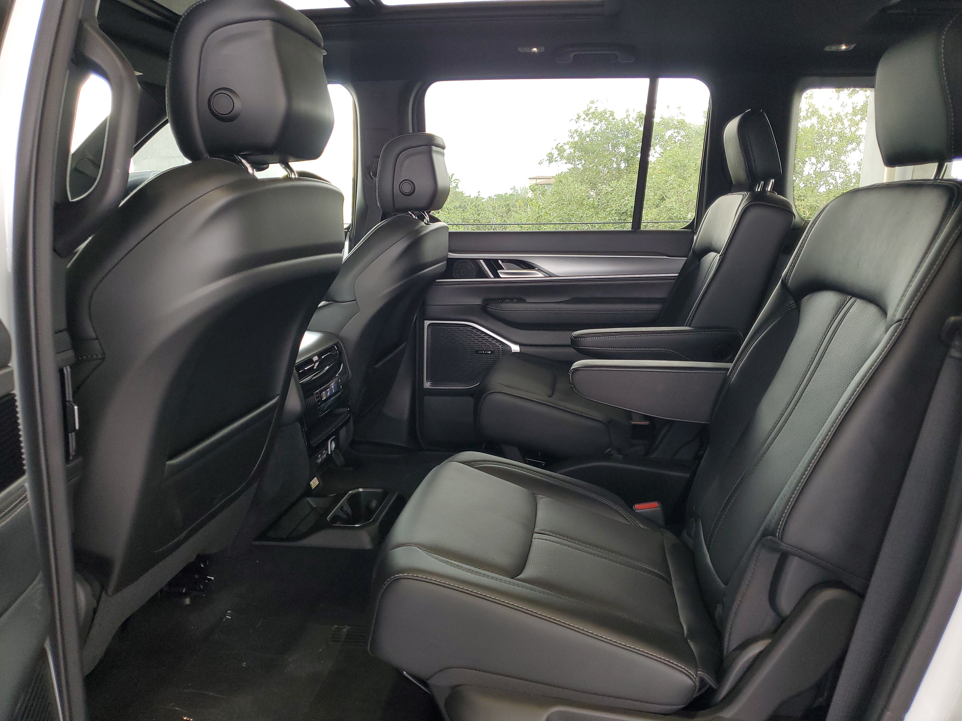 New 2025 Jeep Wagoneer Series II w/ Premium Group I AWD/4WD image 8