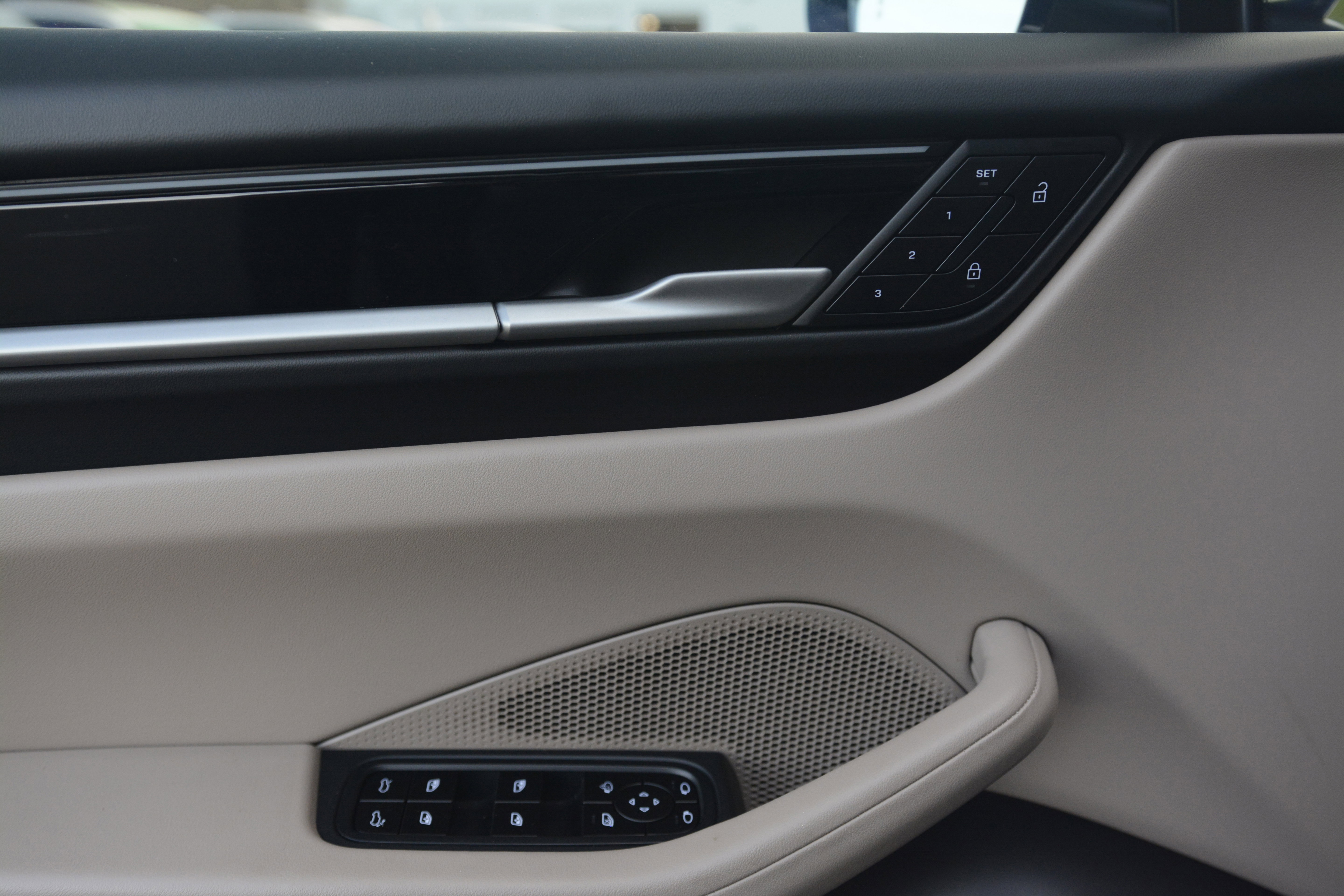 Certified 2025 Porsche Macan 4S Electric image 14