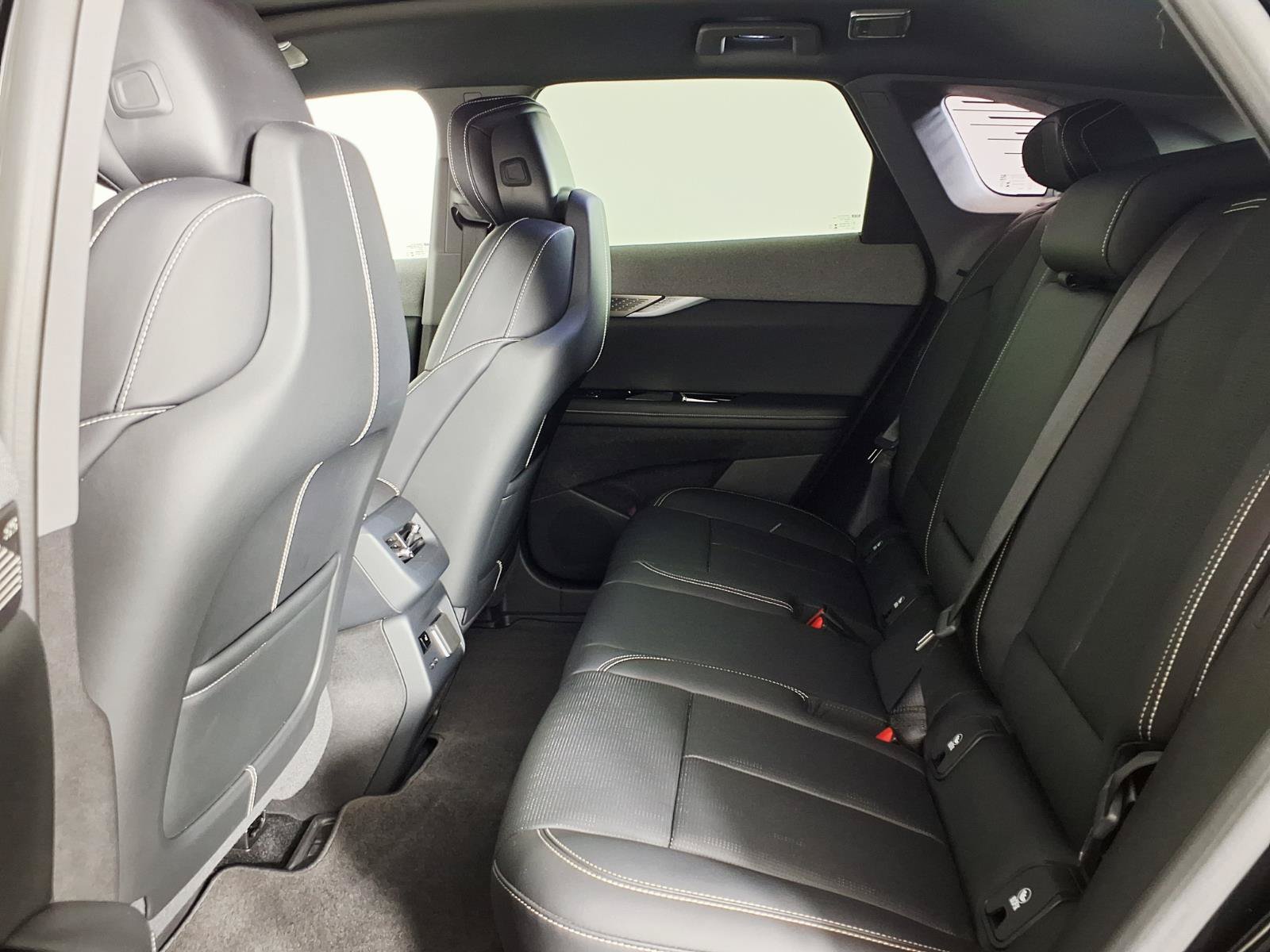 Certified 2025 Cadillac Optiq Luxury 2 w/ LPO, Floor Liner Package AWD/4WD image 13