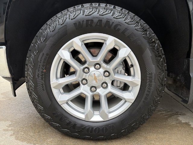 Used 2025 Chevrolet Silverado 1500 LT w/ Z71 Off-Road Package AWD/4WD image 19