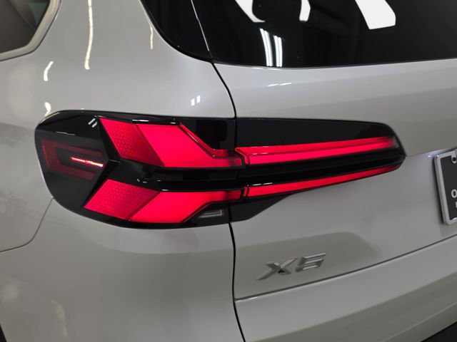 Used 2024 BMW X5 xDrive40i w/ Premium Package image 33