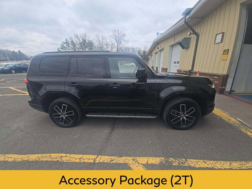 Used 2024 Lexus GX 550 w/ Accessory Package (Z1) AWD/4WD image 4