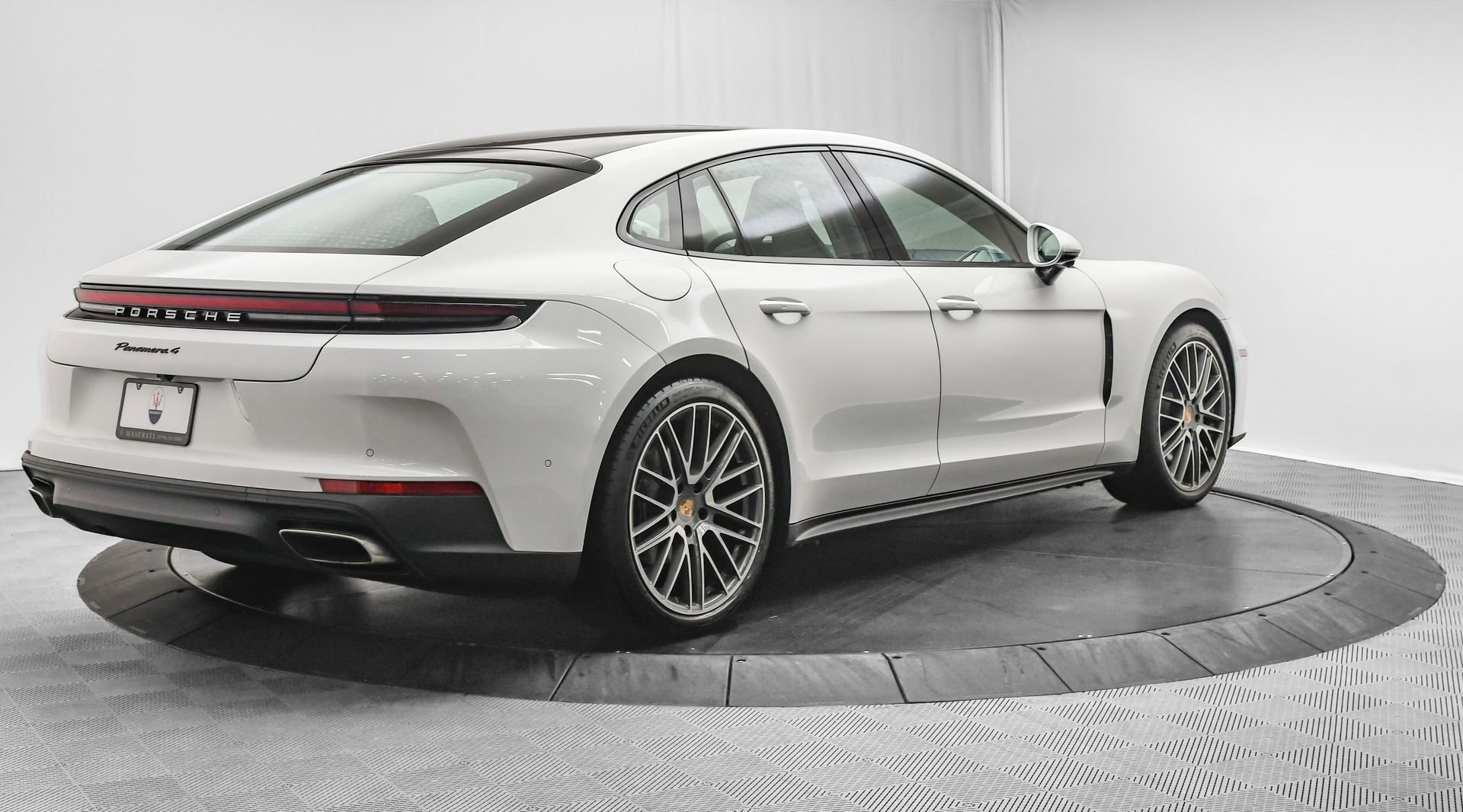 Used 2025 Porsche Panamera 4 image 9