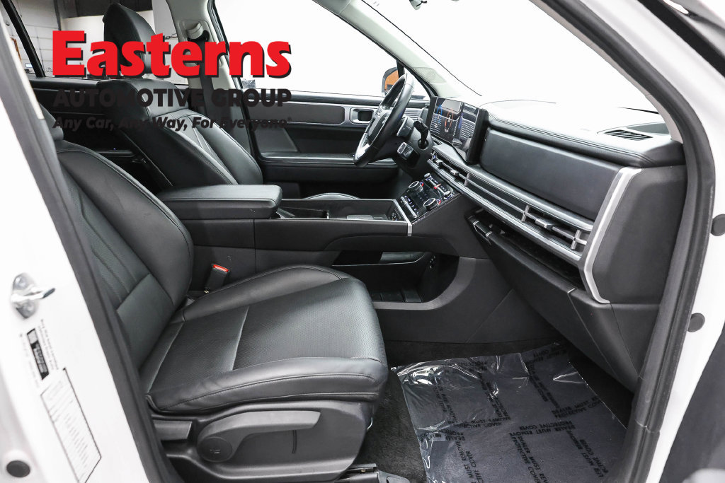 Used 2025 Hyundai Santa Fe SEL FWD image 25