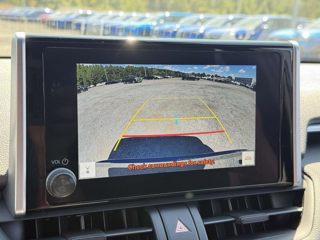 Used 2025 Toyota RAV4 SE image 11