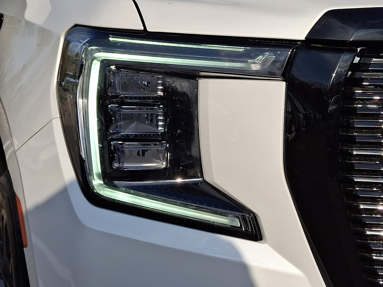 Used 2023 GMC Yukon XL Denali AWD/4WD image 9