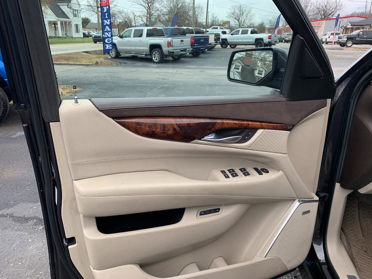 Used 2015 Cadillac Escalade ESV Premium image 9