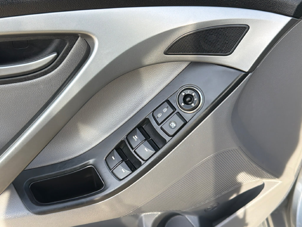 Used 2015 Hyundai Elantra Sport w/ Option Group 04 FWD image 17