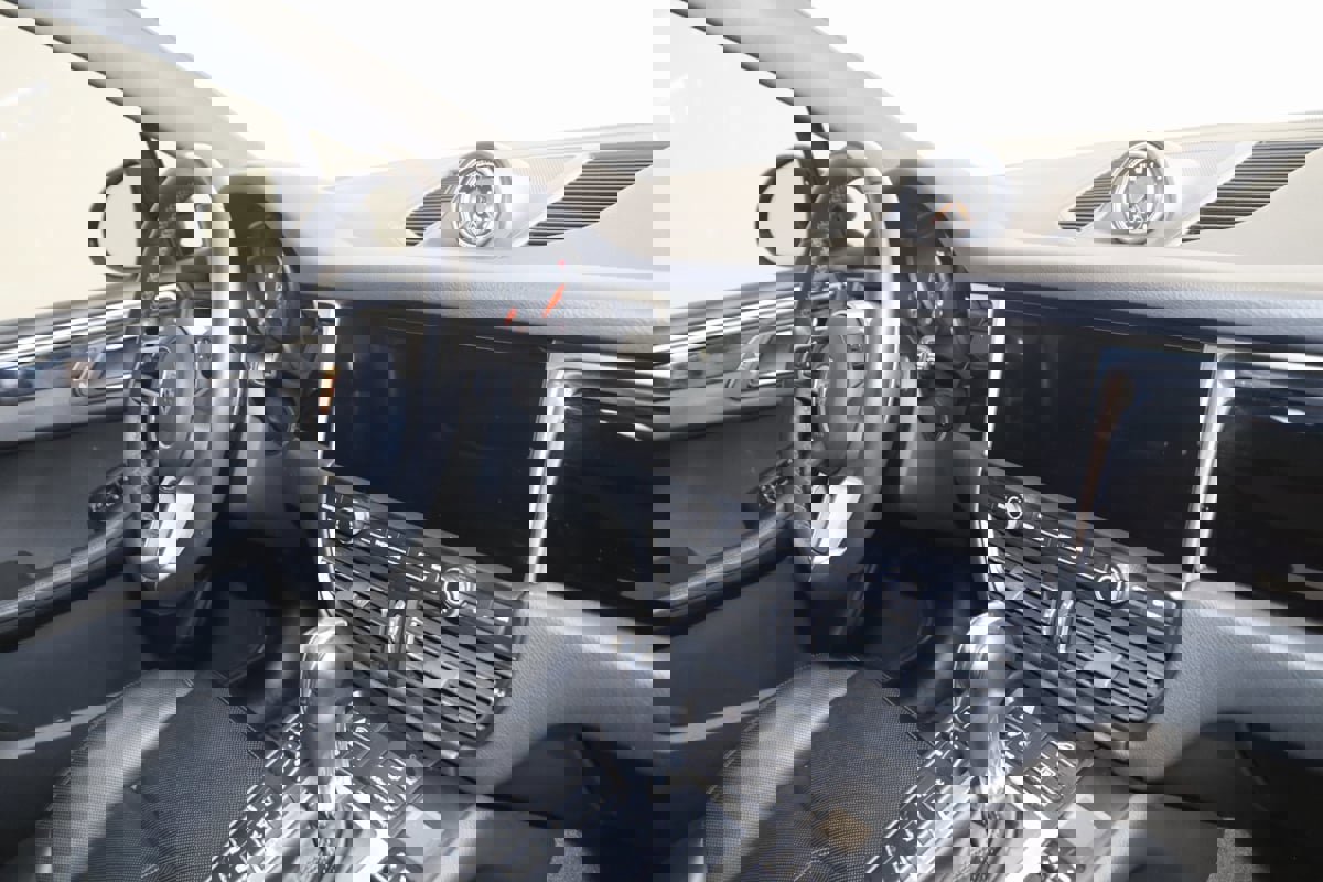 Used 2020 Porsche Macan image 45