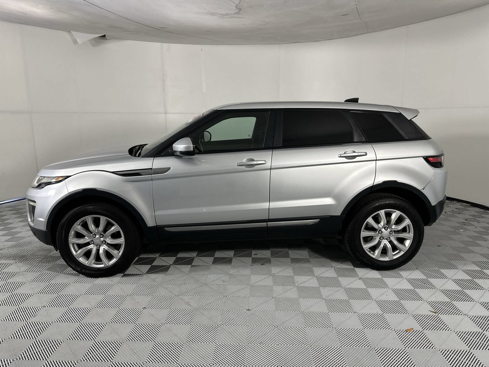 Used 2017 Land Rover Range Rover Evoque SE AWD/4WD image 5
