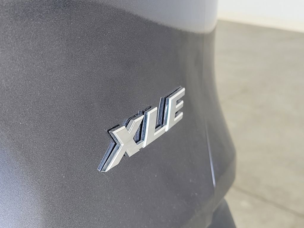 Used 2020 Toyota RAV4 XLE w/ Convenience Package FWD image 8