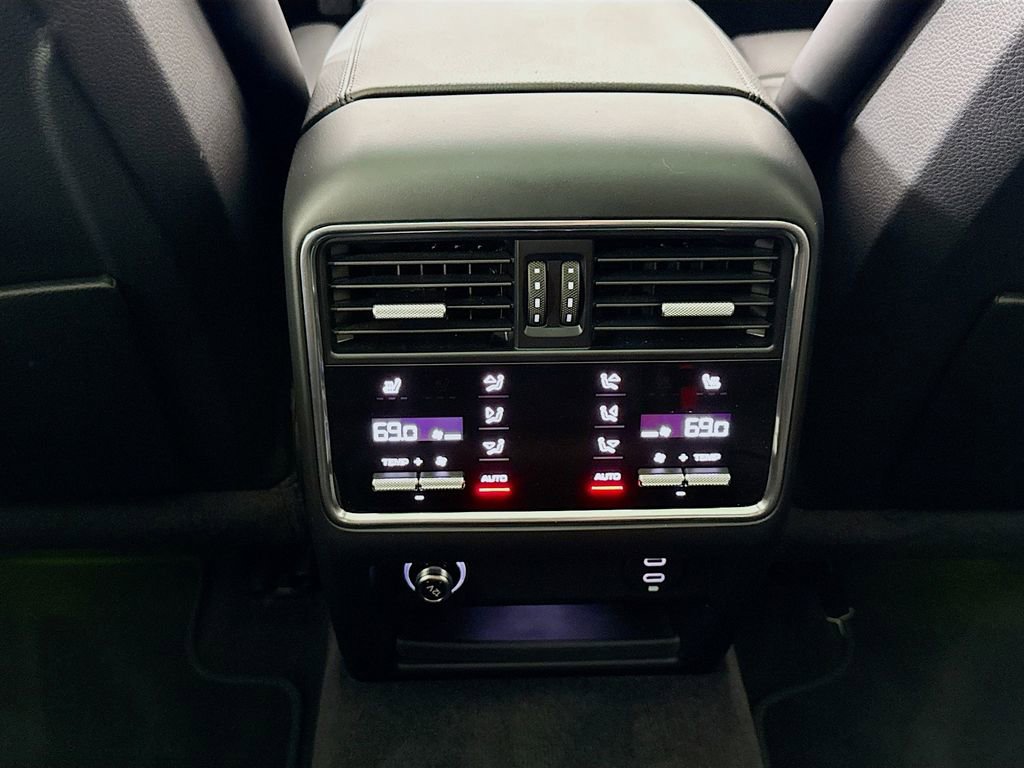 Certified 2023 Porsche Cayenne Platinum Edition AWD/4WD image 29