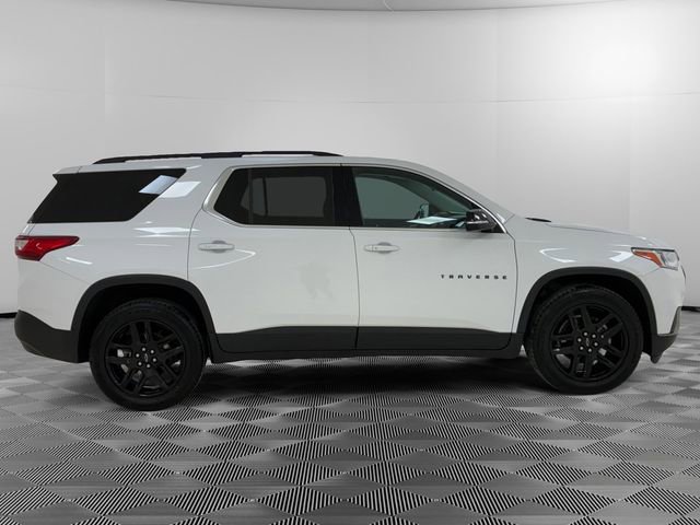 Used 2020 Chevrolet Traverse LT w/ LPO, Blackout Package image 2