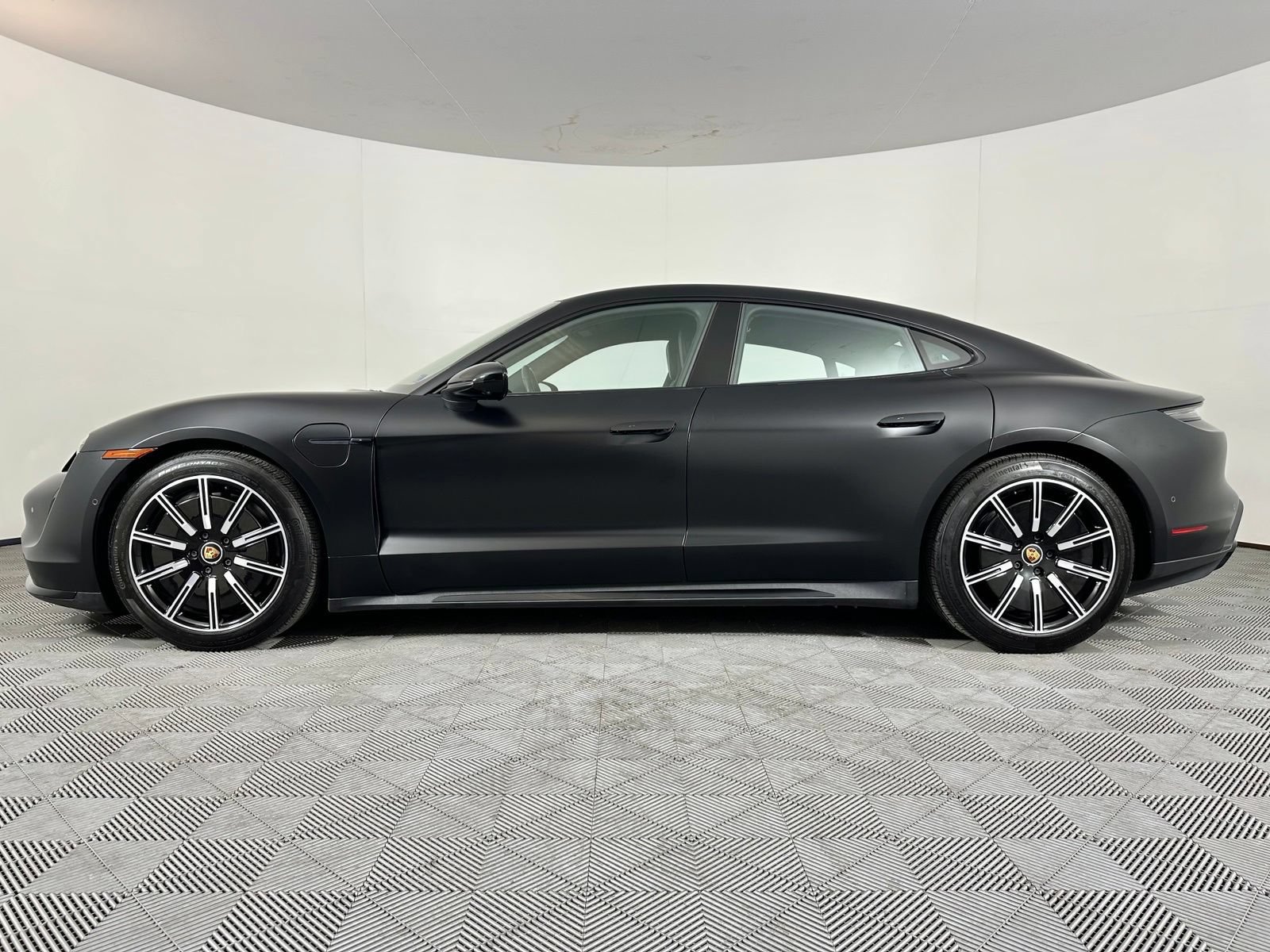 Used 2020 Porsche Taycan Turbo AWD/4WD image 21