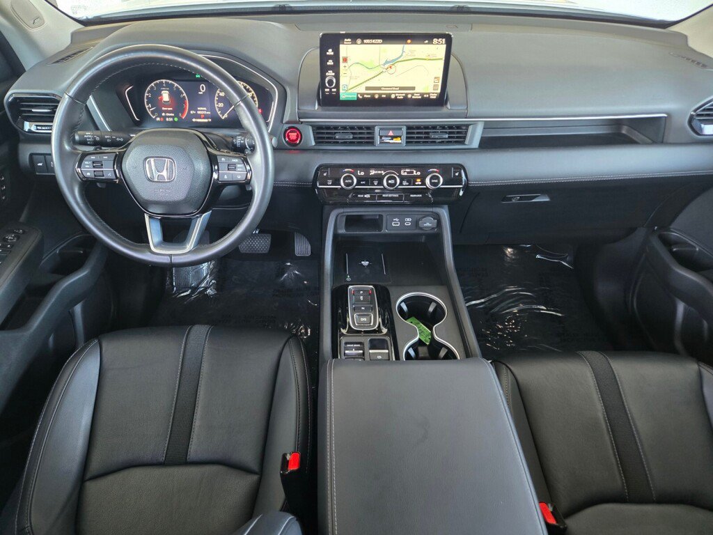 Certified 2023 Honda Pilot Touring image 10