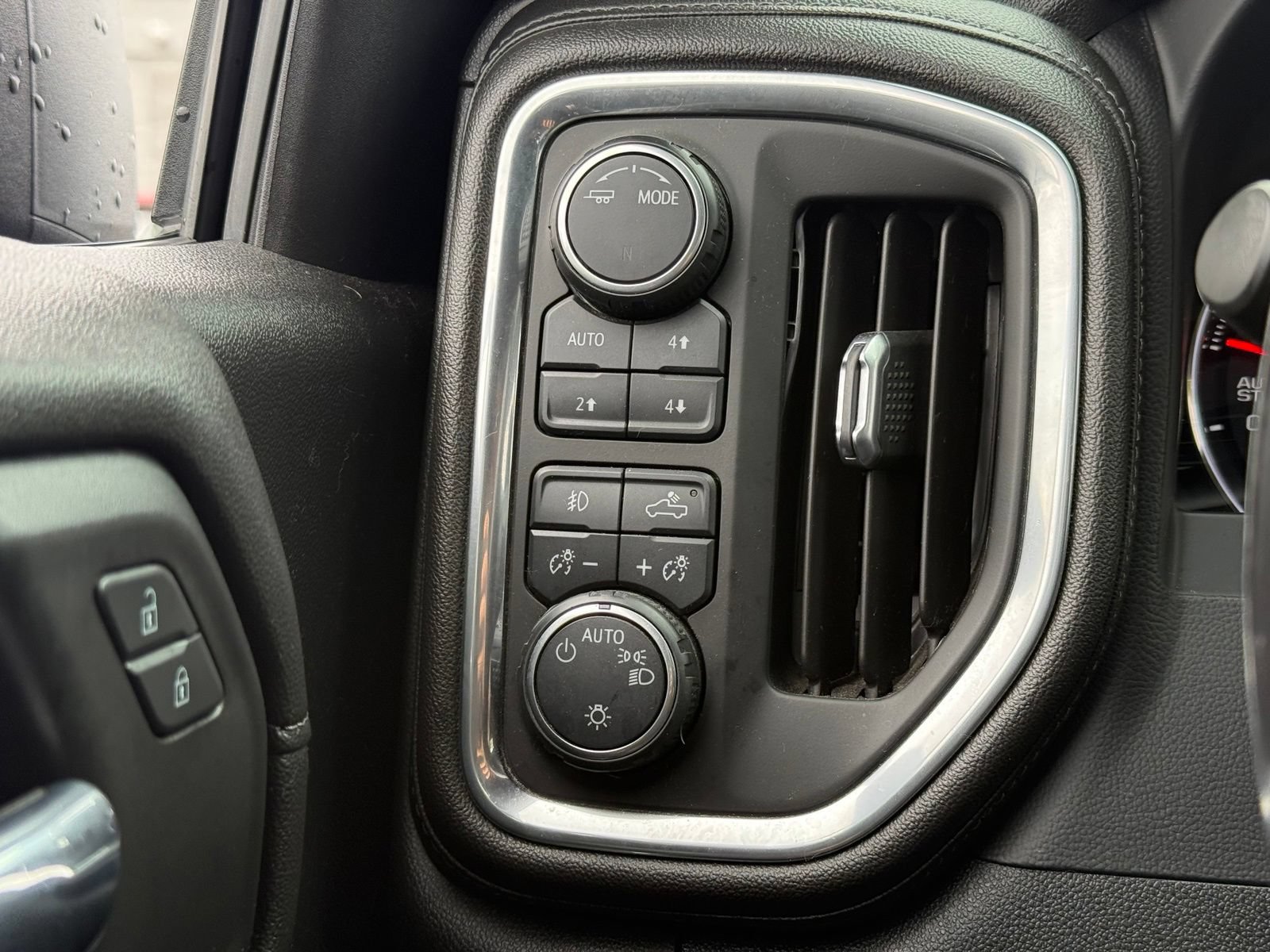 Used 2020 Chevrolet Silverado 1500 LT Trail Boss AWD/4WD image 25
