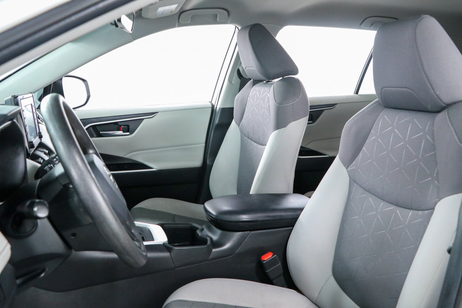 Used 2022 Toyota RAV4 XLE FWD image 23
