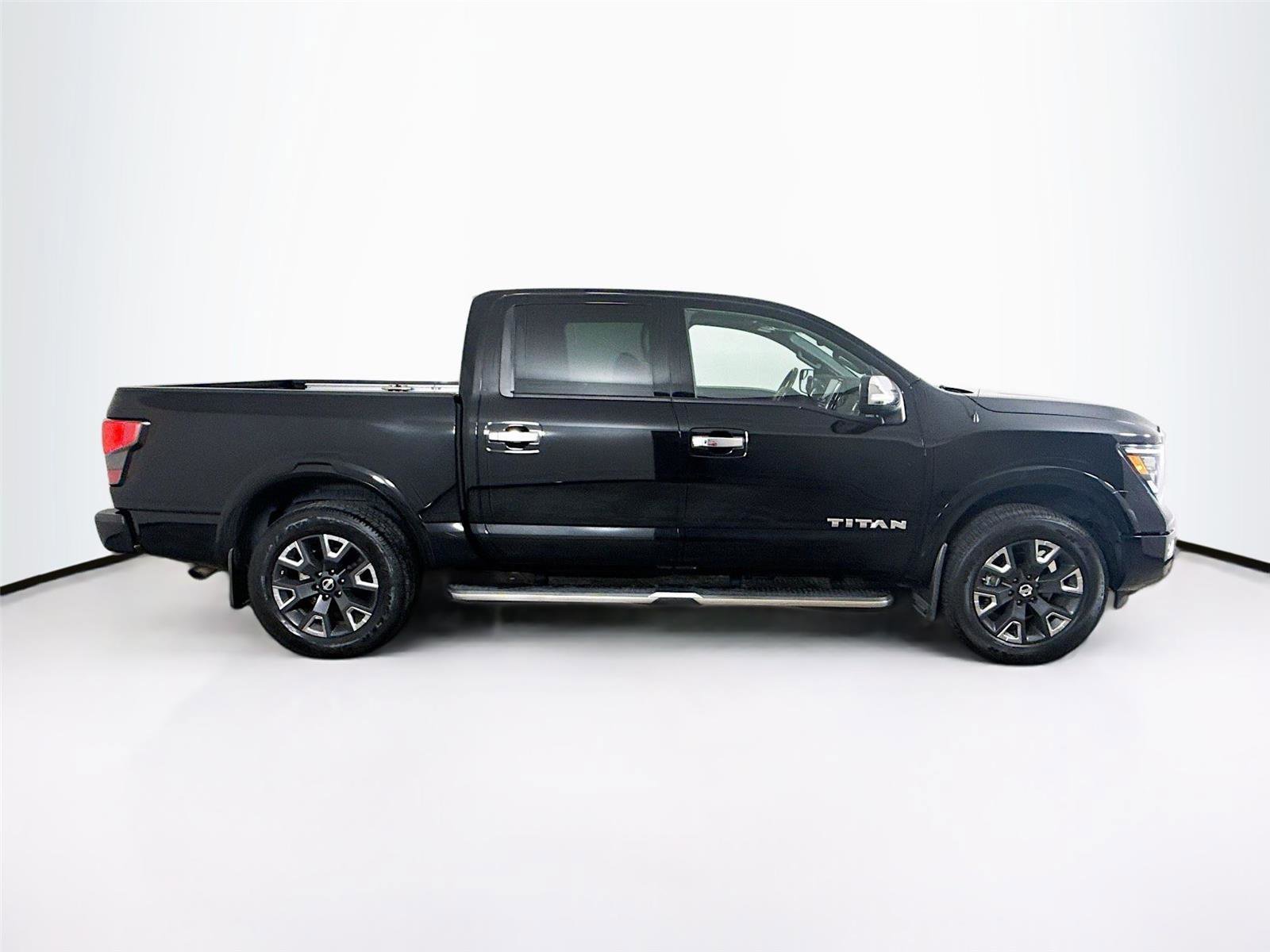 Used 2021 Nissan Titan Platinum Reserve w/ Moonroof Package AWD/4WD image 15