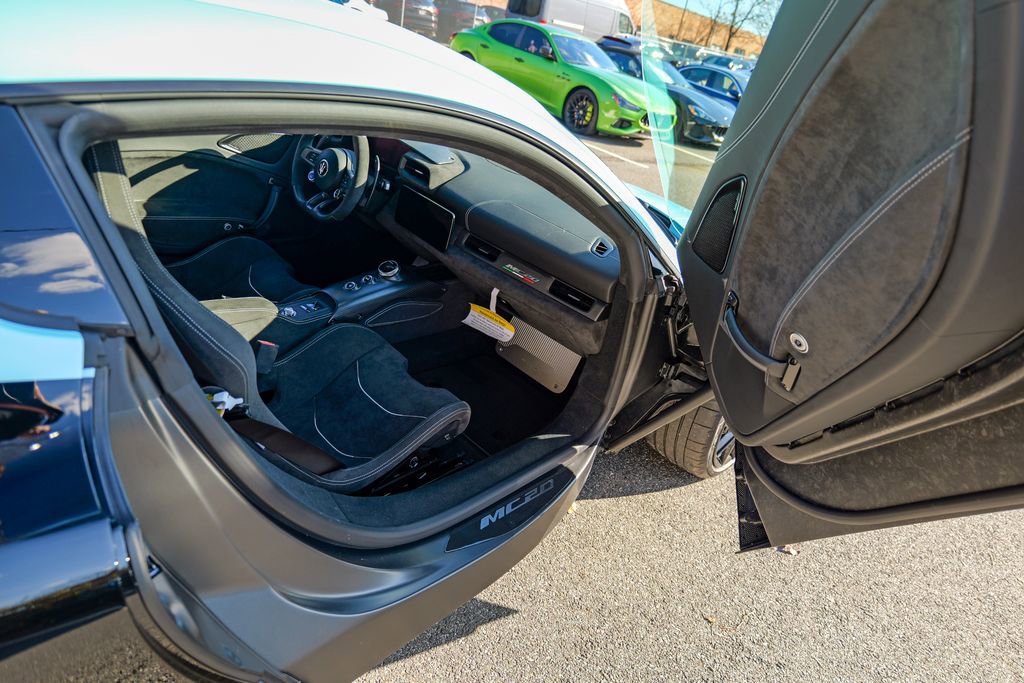 Used 2025 Maserati MC20 Coupe image 32