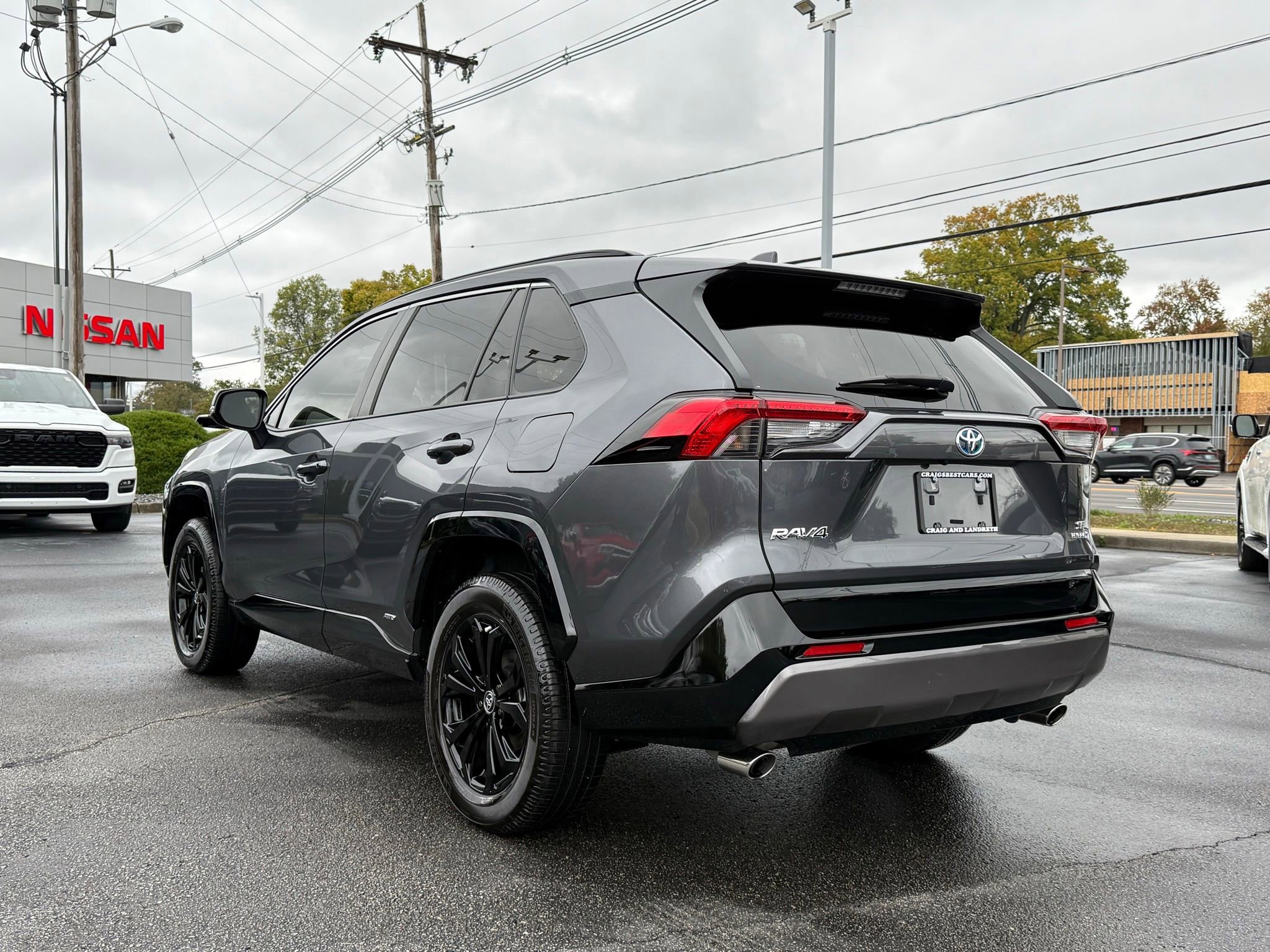 Used 2022 Toyota RAV4 SE image 3