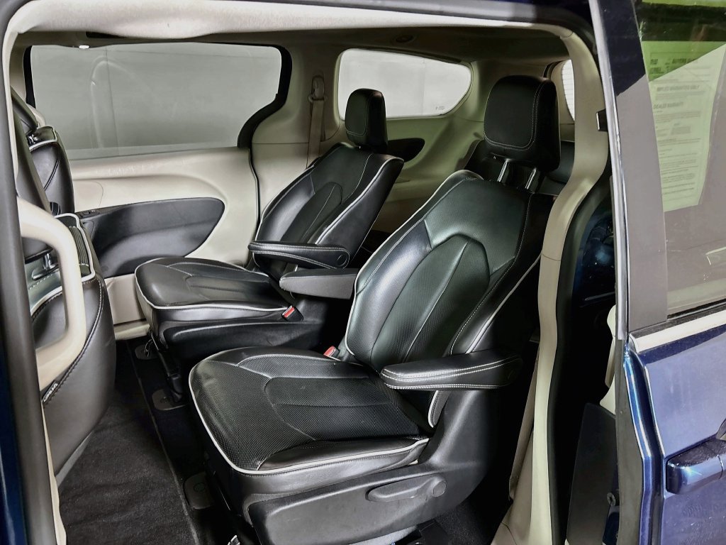 Used 2023 Chrysler Pacifica Limited FWD image 20