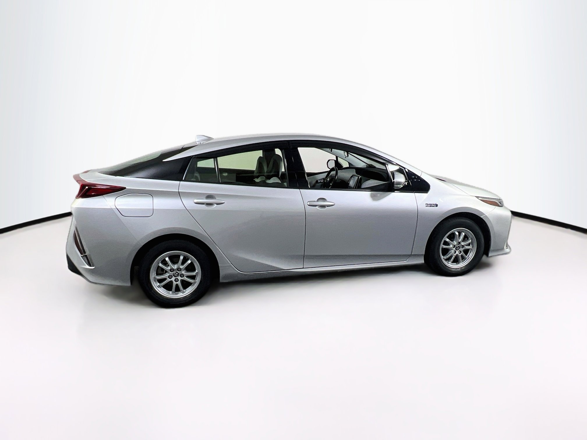 Used 2018 Toyota Prius Prime Premium FWD image 4