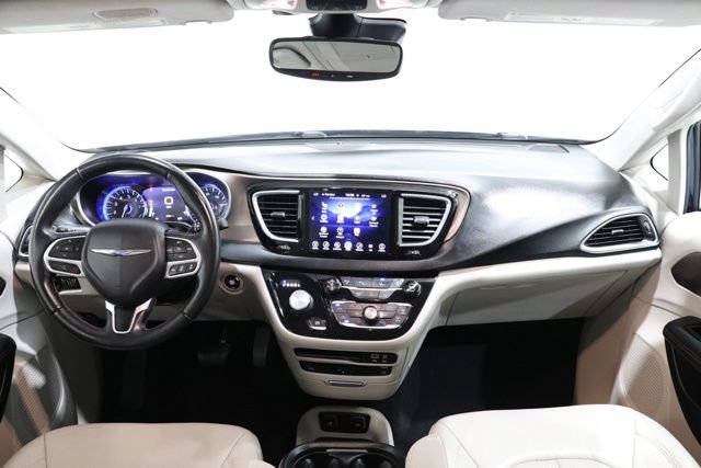 Used 2017 Chrysler Pacifica Touring-L Plus w/ Advanced Safetytec Group FWD image 8