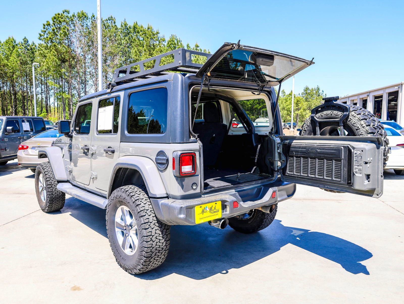 Used 2020 Jeep Wrangler Unlimited Sahara image 10