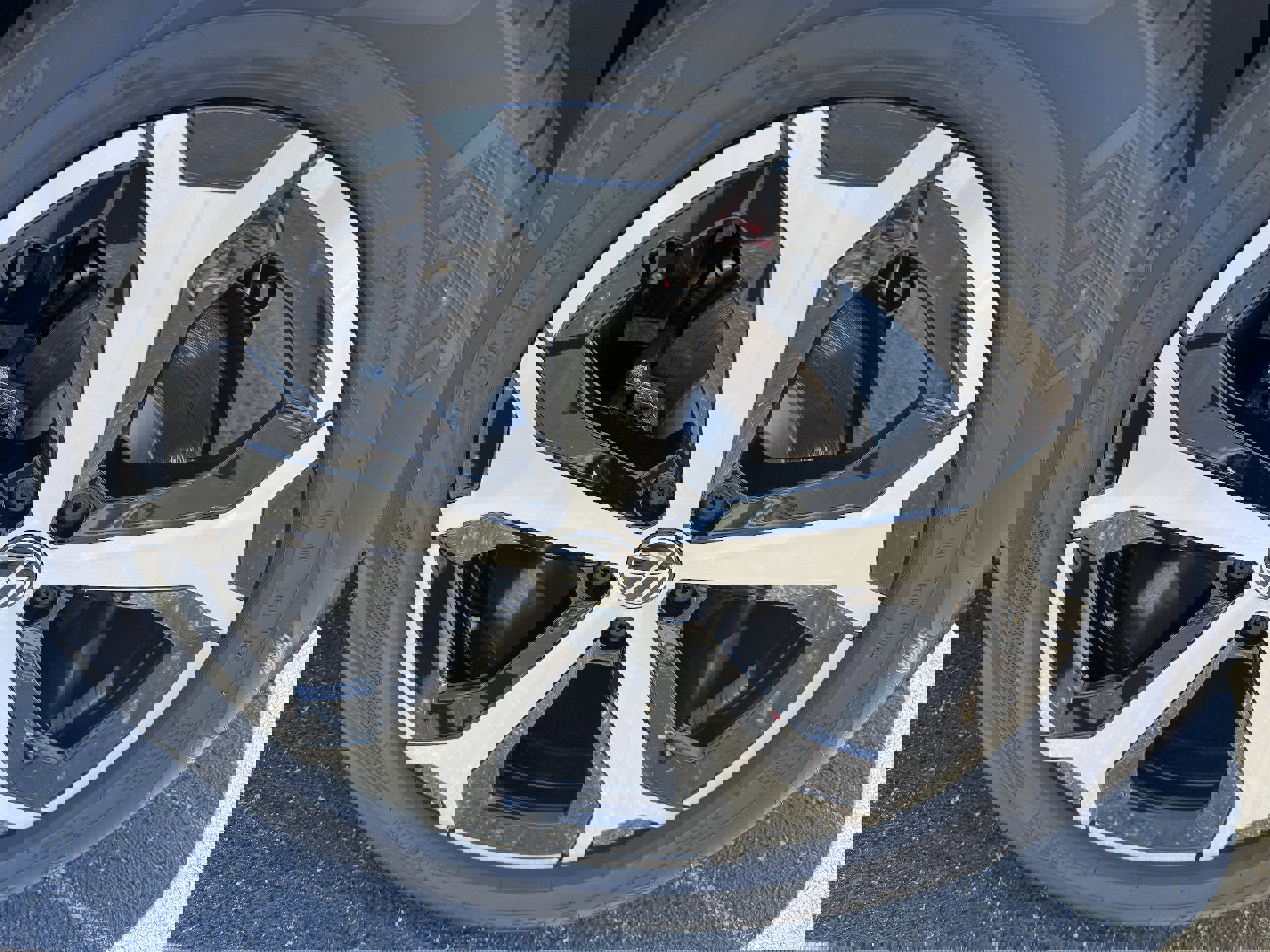 New 2025 Volkswagen Tiguan SE image 26