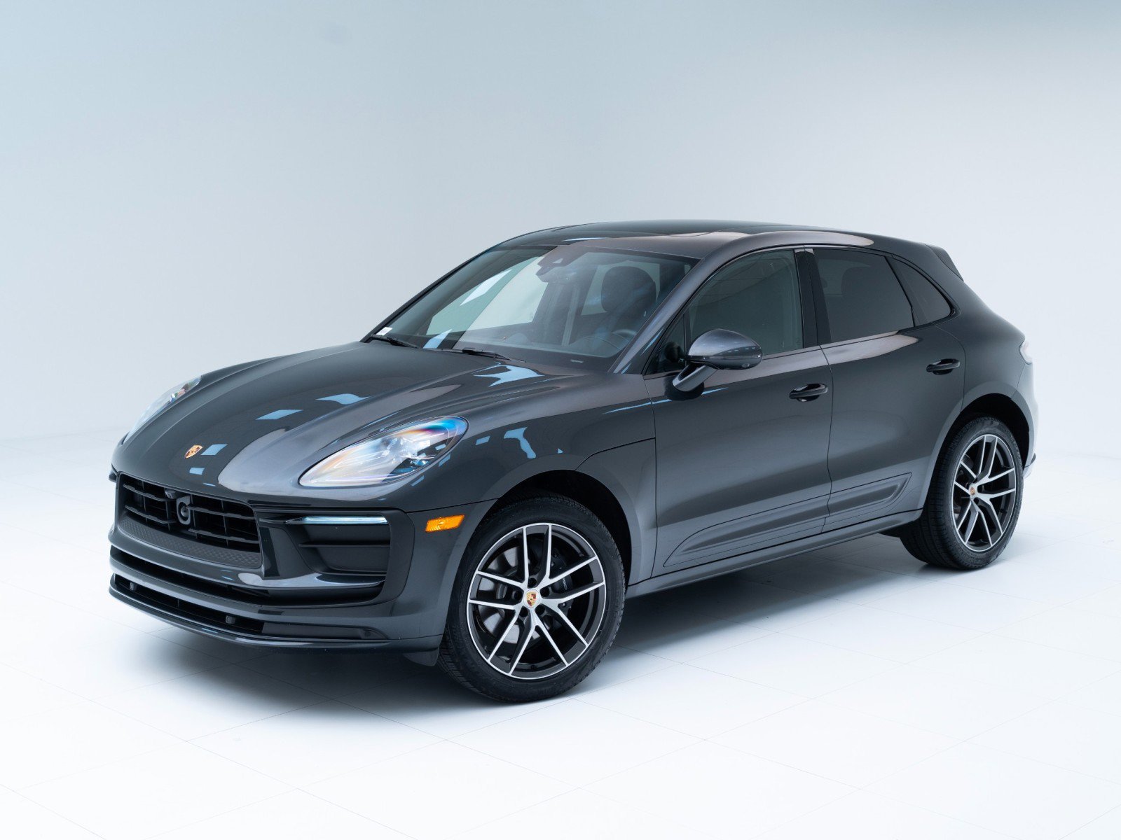 Certified 2023 Porsche Macan AWD/4WD image 1