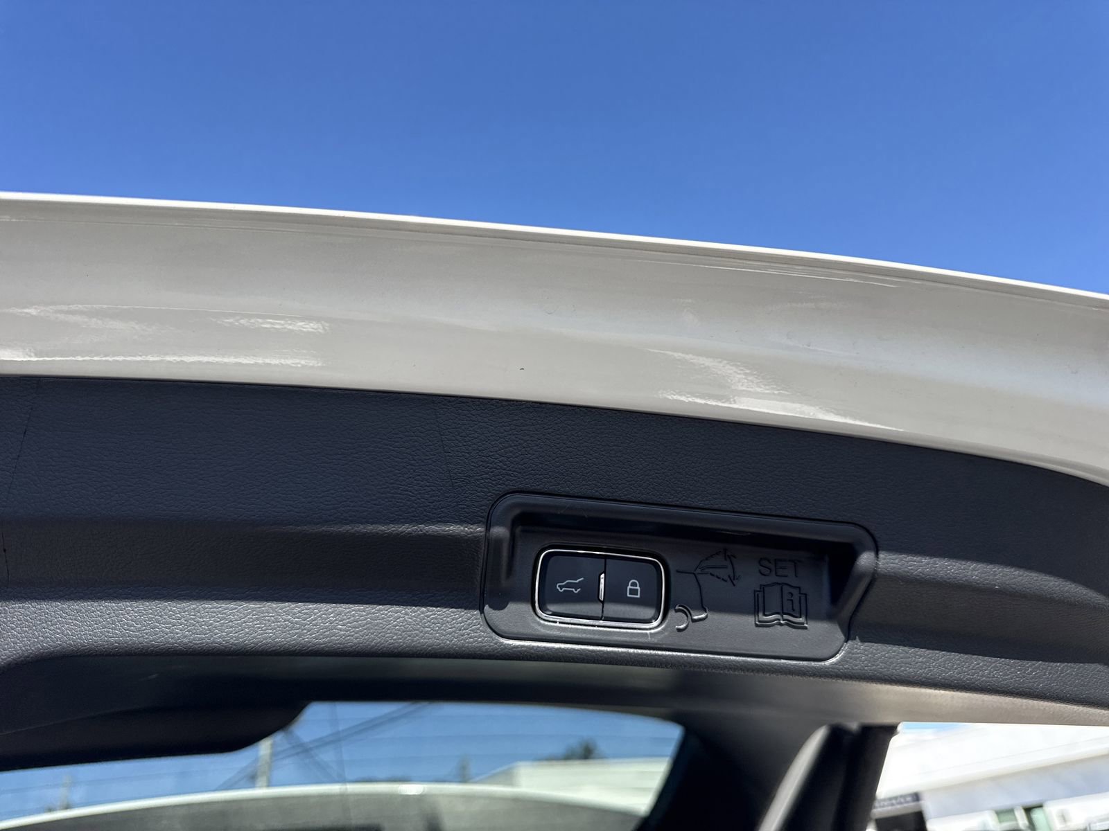 Used 2025 Ford Explorer Platinum w/ Ultimate Package image 40