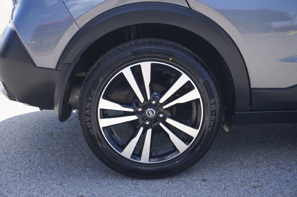 Used 2020 Nissan Kicks SR FWD image 12