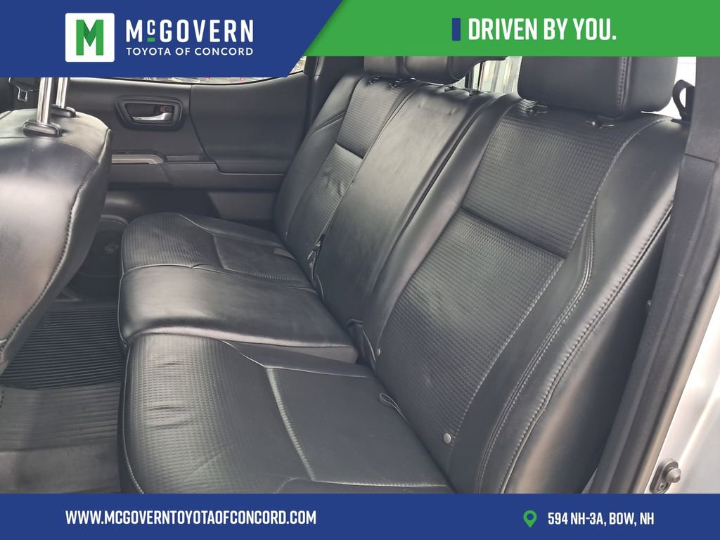 Used 2018 Toyota Tacoma TRD Sport image 12