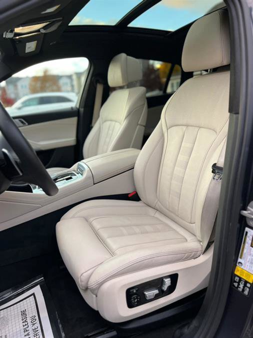 Used 2020 BMW X6 M50i w/ Premium Package image 35