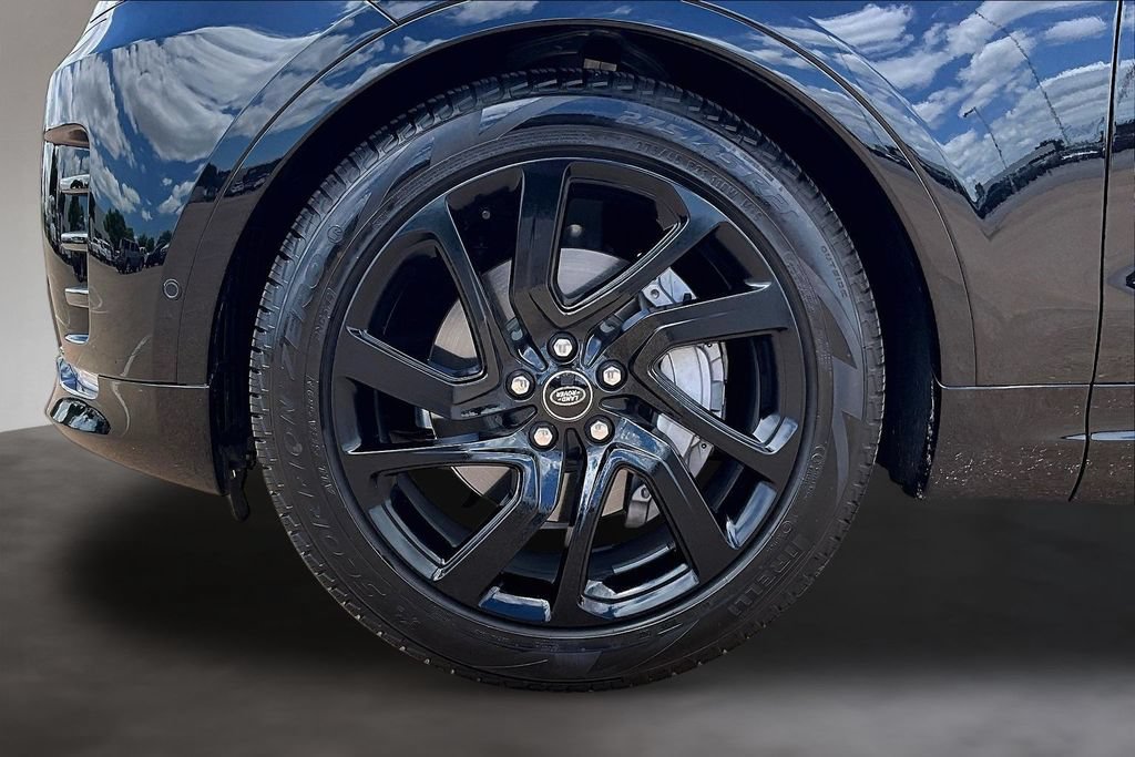 Certified 2025 Land Rover Discovery Dynamic SE AWD/4WD image 8