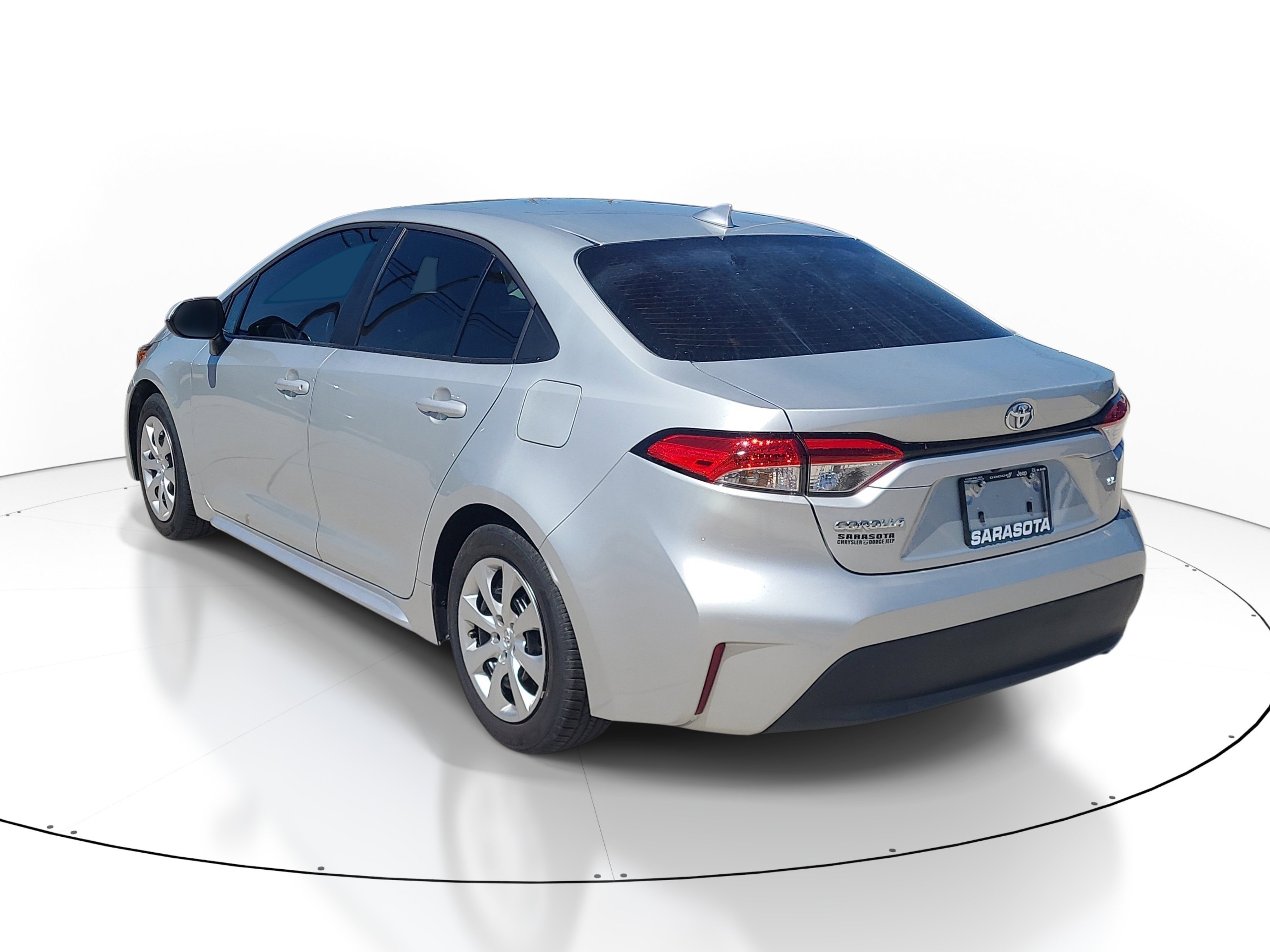 Used 2025 Toyota Corolla LE FWD image 4
