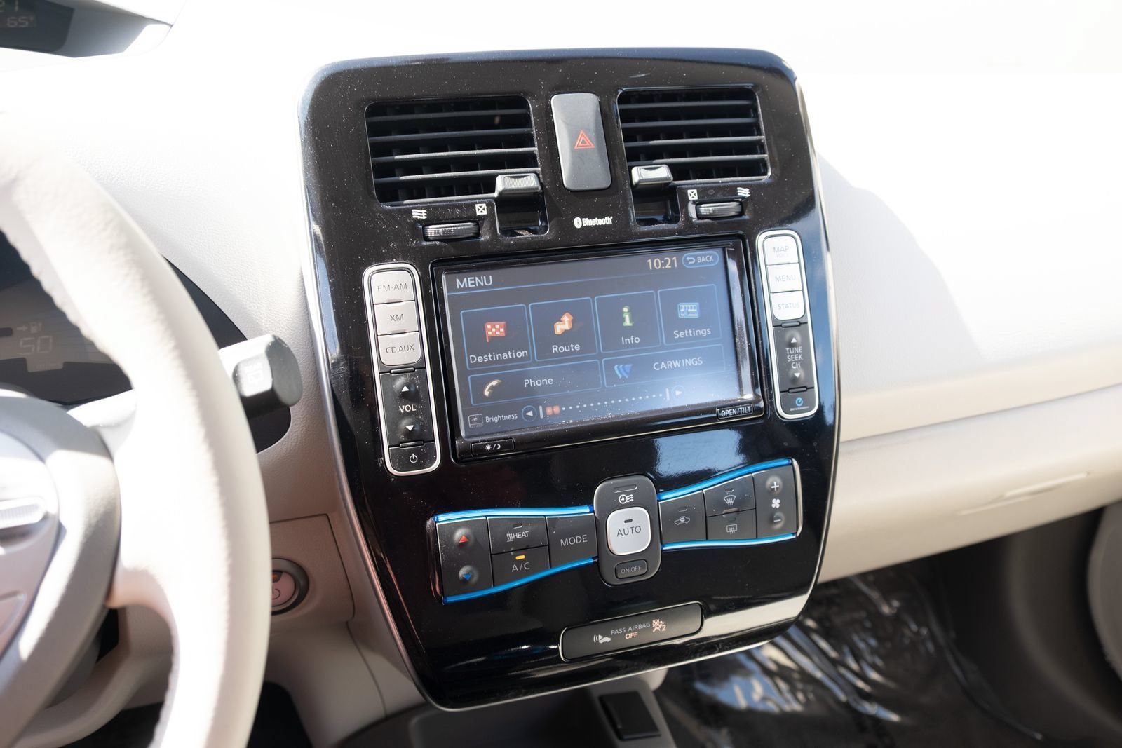 Used 2015 Nissan Leaf SV FWD image 3