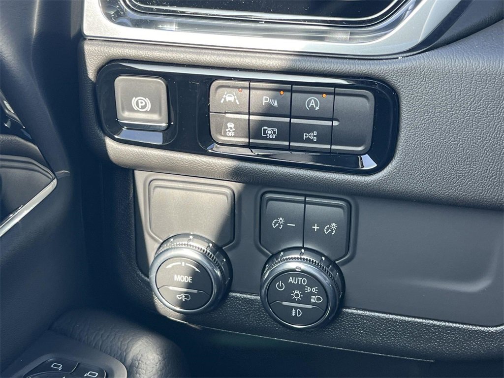 New 2026 GMC Yukon Denali w/ Sun & Power Step Package image 22