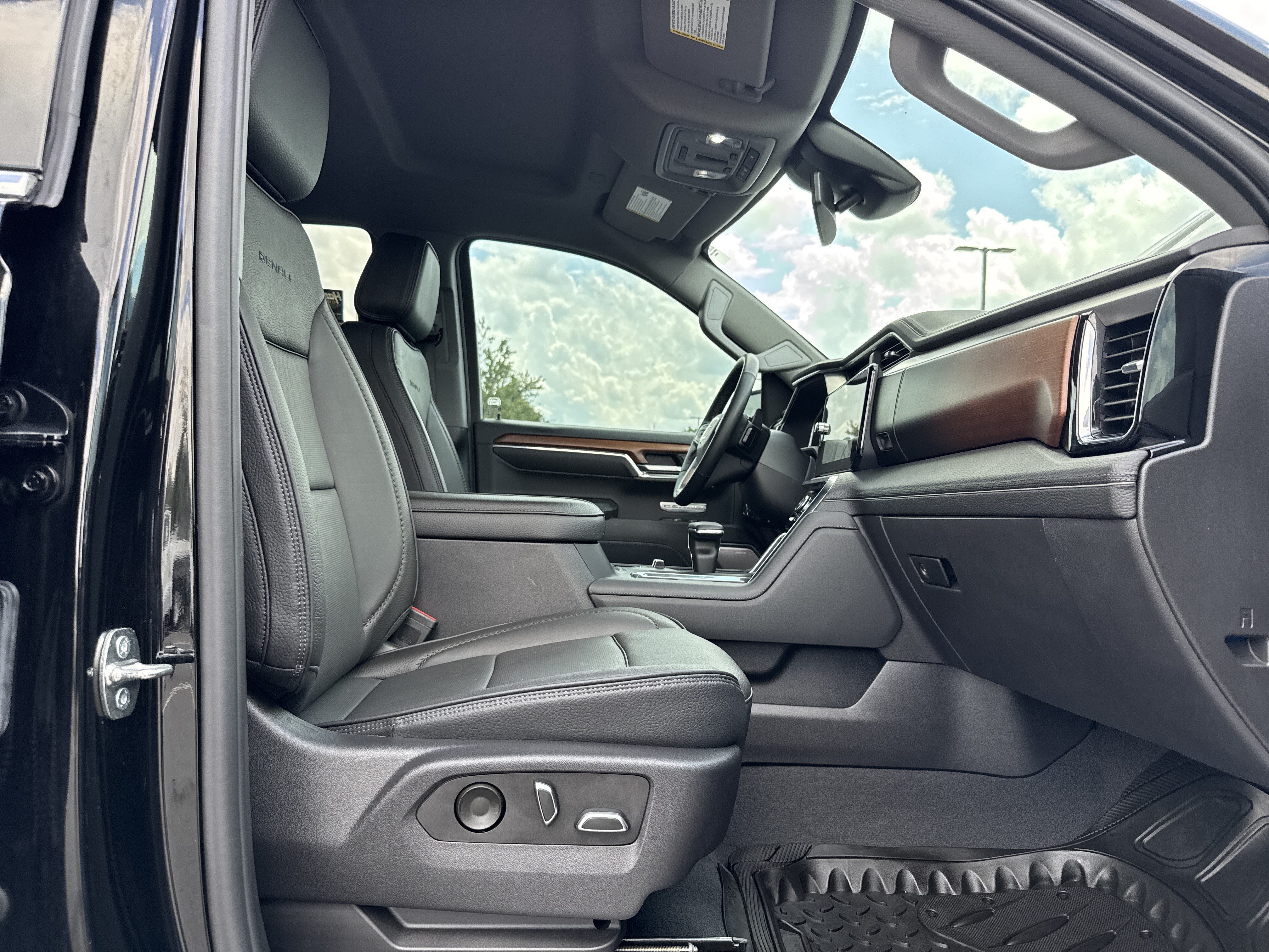 Used 2023 GMC Sierra 1500 Denali AWD/4WD image 32