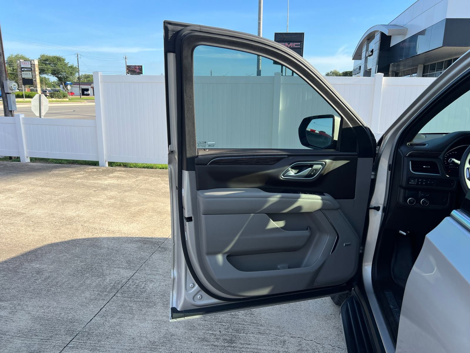 Used 2022 Chevrolet Tahoe LT w/ Luxury Package RWD image 18