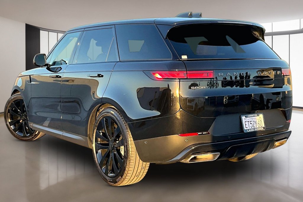 Used 2026 Land Rover Range Rover Sport SE AWD/4WD image 4