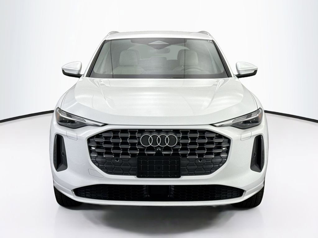 Used 2025 Audi Q5 Premium w/ Convenience Package image 3