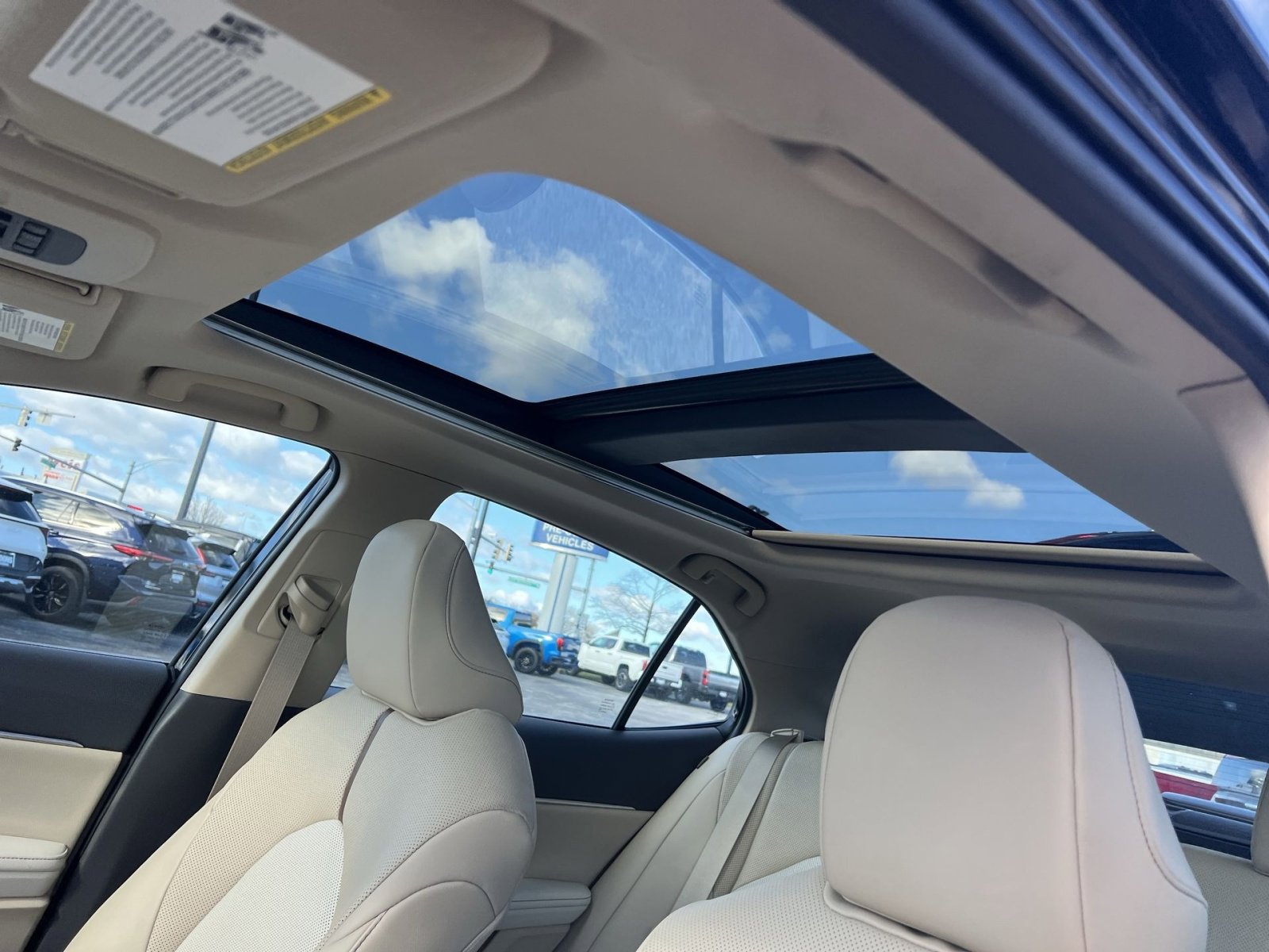 Used 2020 Toyota Camry XLE image 23