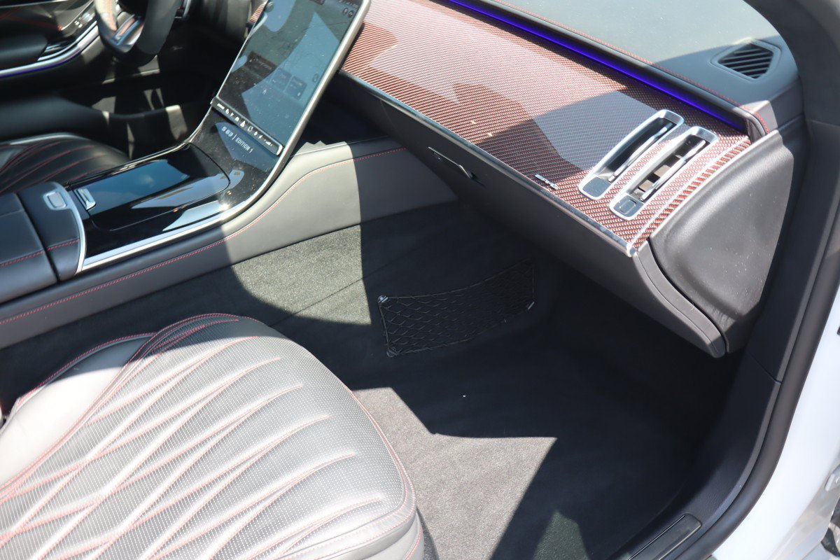Used 2024 Mercedes-Benz S 63 AMG S w/ Carbon Fiber Exterior Package image 32