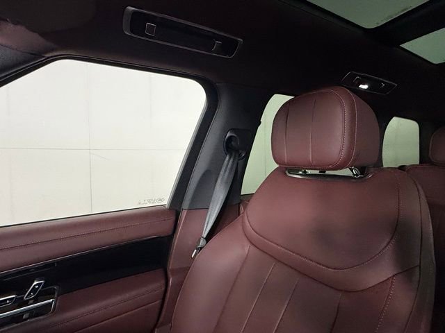New 2025 Land Rover Range Rover SE image 19