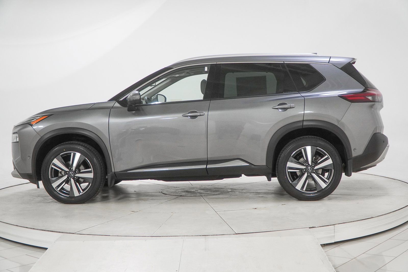 Used 2022 Nissan Rogue Platinum w/ Head-Up Display Package image 6