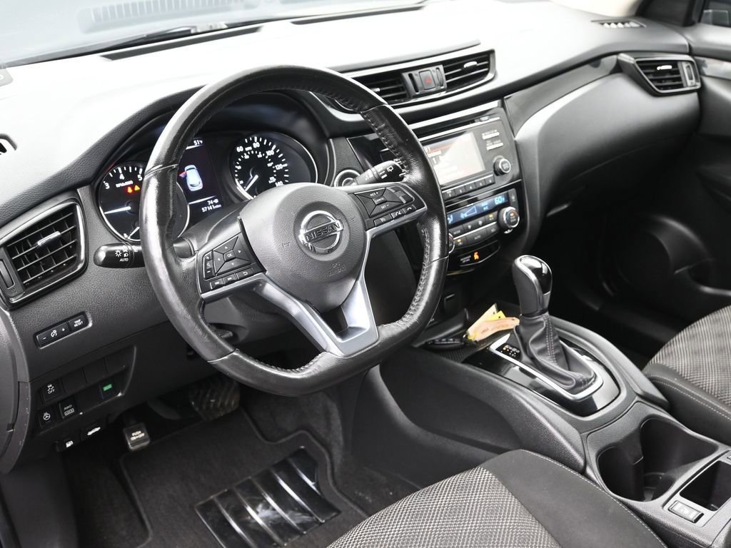 Used 2018 Nissan Rogue Sport SV w/ SV All-Weather Package image 16