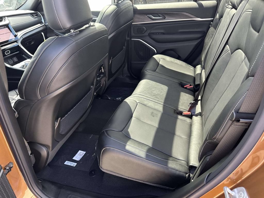New 2026 Jeep Grand Cherokee Limited AWD/4WD image 9