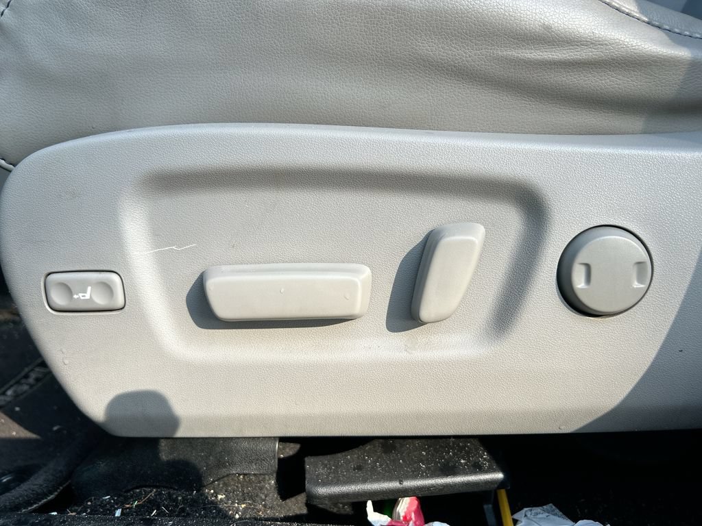 Used 2019 Toyota Highlander XLE FWD image 12